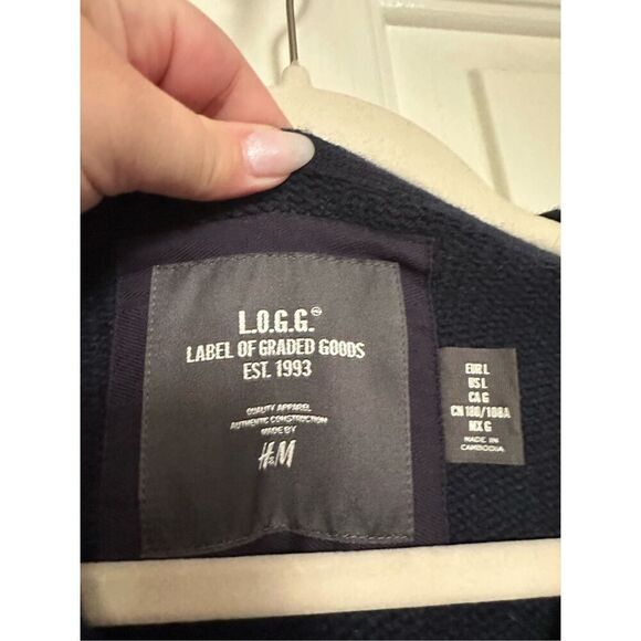 Men’s navy blue V-neck sweater - LOGG - ￼ label of greeted goods by H&M size L￼ - Picture 6 of 7